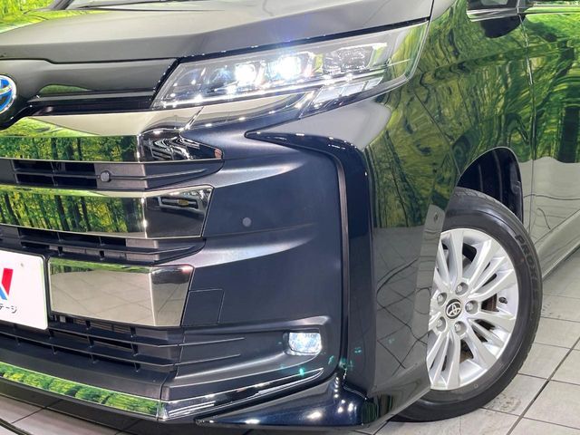【LEDヘッドライト】悪天候や夜間走行時も良好な視界を確保し安心して運転できる高輝度LEDヘッドライトを装備！点灯速度が早く、消費電力も抑えられています。