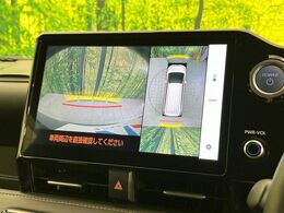 【パノラミックビューモニター】専用のカメラにより、上から見下ろしたような視点で360度クルマの周囲を確認することができます☆死角部分も確認しやすく、狭い場所での切り返しや駐車もスムーズに行えます。
