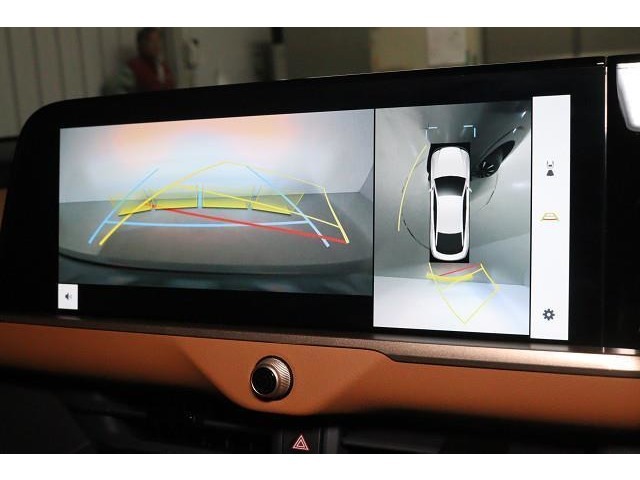 『全周囲モニター』　車両周辺の映像も表示するので、より安心です！