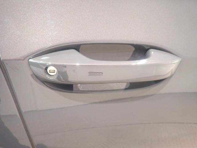 ”Keyless Access”によって、ドアハンドルに手をかけるだけでドアロックが解除できます！
