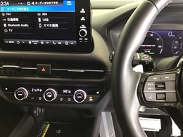 ホンダ純正メモリーナビ搭載なので、遠方へのドライブもお任せ下さい！ステアリング左手側にオーディオ関連のコントロールスイッチを配置しています。操作時は視線を逸らすことなく運転に集中できます