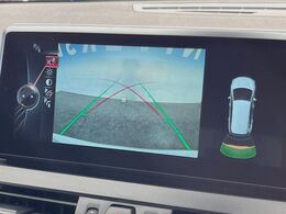 ●バックカメラ：便利な【バックカメラ】で安全確認もできます。駐車が苦手な方にもオススメな便利機能です。