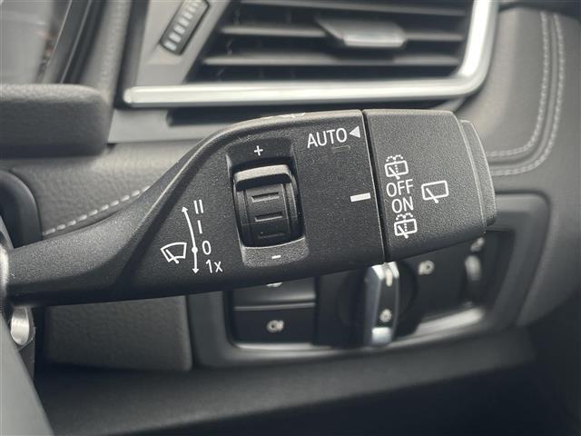 【運転席操作部】『運転席周辺の装備』の画像になります。快適なドライブを楽しむための機能が装備されています！運転席から触れるので使いやすいです！