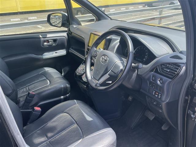 運転席・助手席周りの写真です！