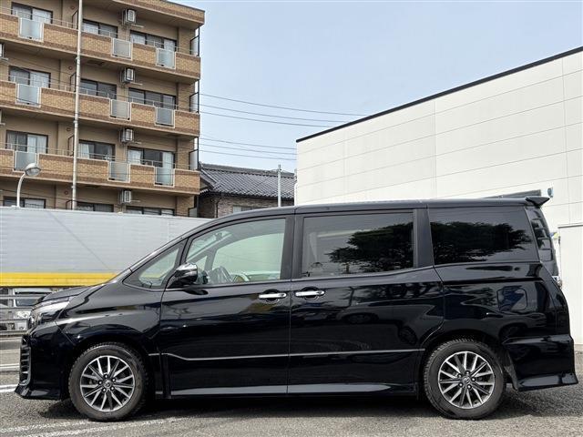 サイドビューです！外装は専任のスタッフが真心込めてワックス磨きを行ってますので、ピカピカな状態に仕上がってます！ご来店の上，この仕上がりをお確かめ下さい！