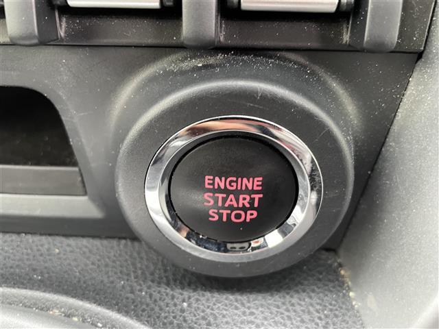 【　スマートキー・プッシュスタート　】鍵を挿さずにポケットに入れたまま鍵の開閉、エンジンの始動まで行えます。