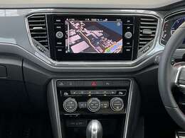 ■純正SDナビ/バックモニター/USB/Bluetooth/アップコネクト/前席左右独立調整機能付きオートエアコン！