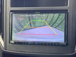 【バックカメラ】駐車時に後方がリアルタイム映像で確認できます。大型商業施設や立体駐車場での駐車時や、夜間のバック時に大活躍！運転スキルに関わらず、今や必須となった装備のひとつです！