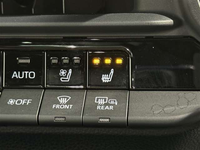 シートヒーター付きです。寒い日も快適なドライブが楽しめます♪