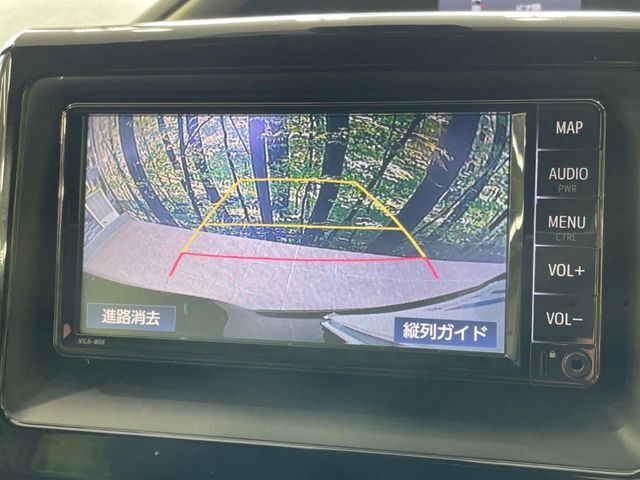 【バックカメラ】駐車時に後方がリアルタイム映像で確認できます。大型商業施設や立体駐車場での駐車時や、夜間のバック時に大活躍！運転スキルに関わらず、今や必須となった装備のひとつです！