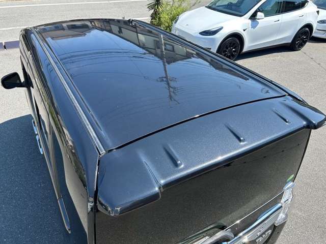 ルーフ後方からの写真です。前オーナー様の保管状態により色褪せ等出る場合がございますので、確認すべきポイントの1つです。
