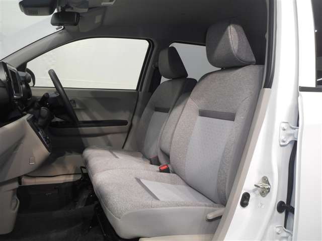 フロントシートです。シートは車両から取り外して徹底洗浄！安心してお座りいただけます！