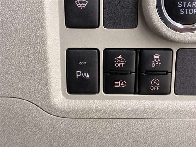 【コーナーセンサー】駐車、発進時の低速走行時に障害物への接近を検知し、ブザーとディスプレイ表示でお知らせします！障害物までの距離に応じて警告音を変えてお知らせします！