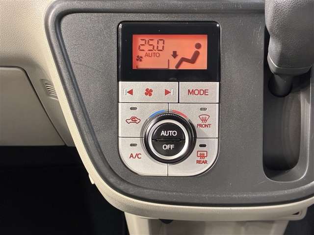 【オートエアコン】エアコンは、温度設定を行えば面倒な操作が不要のオートエアコンです☆季節を問わず快適な室内を作ってくれます！