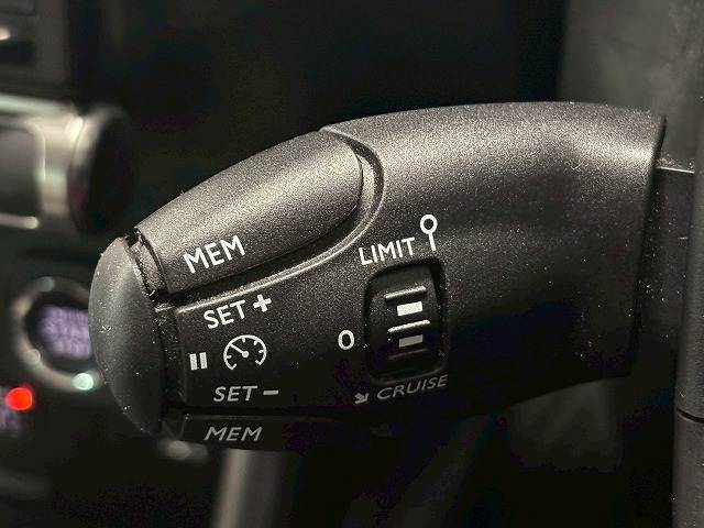 【クルーズコントロール】装備車両です。遠距離ドライブの高速道路などでは大活躍で疲労軽減に役立ちます。