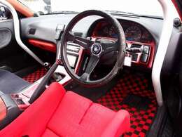 室内は綺麗にルームクリーニング済みとなります。たばこの嫌な臭いや芳香剤の臭いも御座いません。ご希望に応じてRECARO製などのスポーツシートに変更も可能です。お気軽にご相談下さいませ