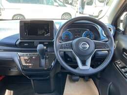 『ワイド保証1年』　日産販売店の中古車には無料で保証が付いています。品質に自信があるから実現した日産ならではの保証です。※一部保証に加入できない車両があります。