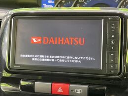 【純正ナビ】人気の純正ナビを装備しております。ナビの使いやすさはもちろん、オーディオ機能も充実！キャンプや旅行はもちろん、通勤や買い物など普段のドライブも楽しくなるはず♪