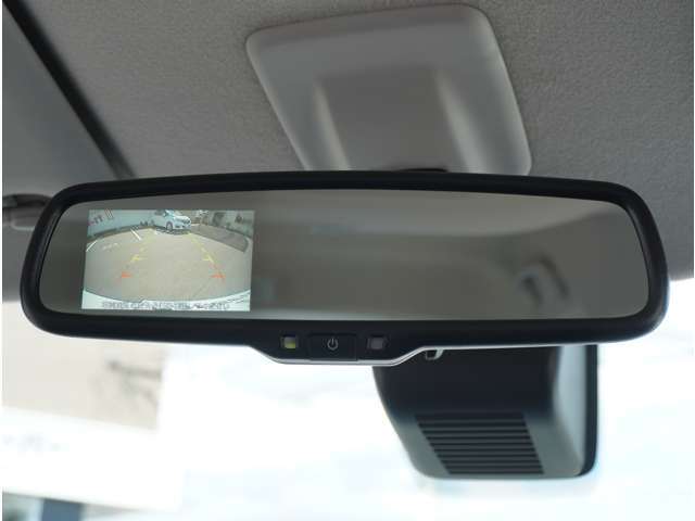 ルームミラーにもバックモニターの映像が表示されます(^^)