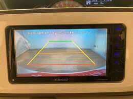 バックカメラ付、駐車時に後方確認ができ安心です。