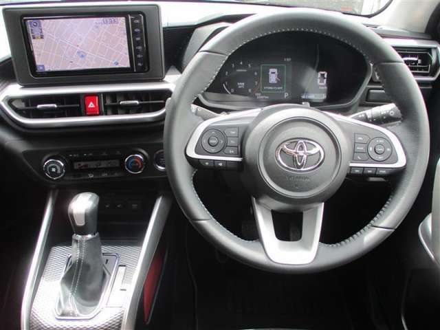 【運転席・インパネまわり】ハンドル・シート・フロアーなど隅々までプロによるクリーニング済み☆彡キレイな車内でドライブが一層快適にお楽しみいただけます！！