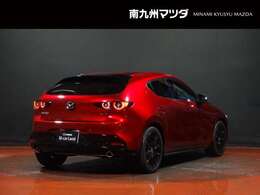 【MAZDA3】光の映り込みだけで、「面のうつろい」を表現し、見る場所、時間、天気によりさまざまな表情を見せ、見るたびに「このクルマにして良かった」と思っていただける車です。洗車も楽しくなります。