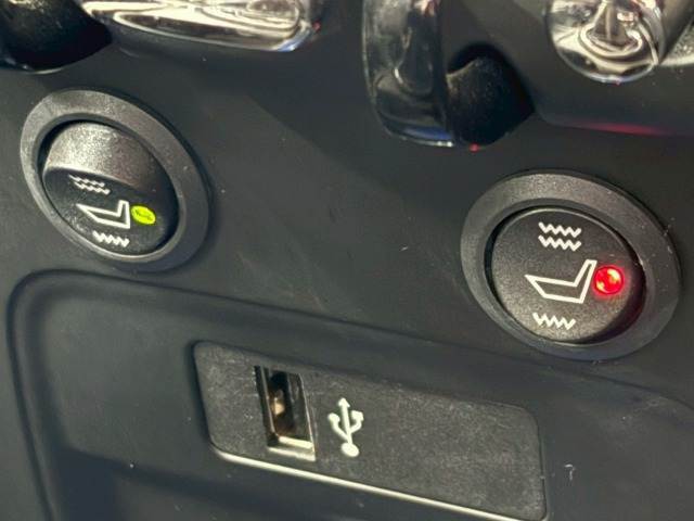 【シートヒーター】冬場はエアコンの温度設定を低めにでき、身体の芯からポカポカになります。