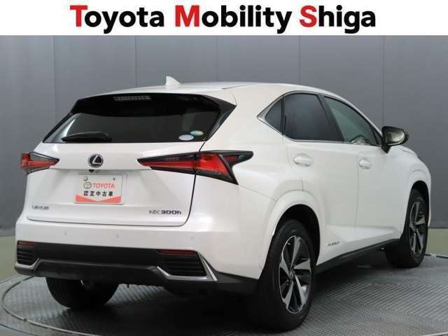 外装・内装も当社のプロスタッフによる「まるまるクリ-ン」実施済み！車の隅々まで綺麗に洗浄しております！