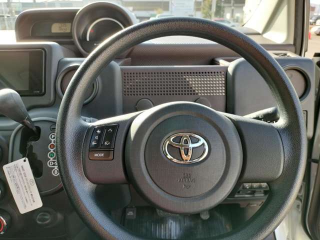 ステアリングスイッチが付いているので運転中に音量の変更などもすぐに出来ます。