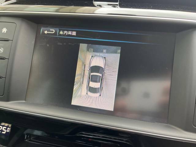 ボディの目立たない位置に設置された4台のデジタルカメラにより、車の周囲360度のオーバーヘッドビュー表示。狭い場所や出入口なども安心できます！
