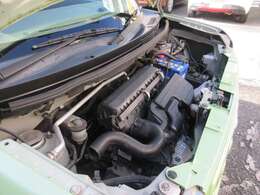 現在の状態をお見せしたいので、エンジンルームの掃除は必要以上には行っておりません。