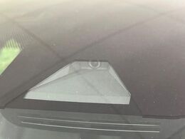 【トヨタセーフティセンス】走行中に前方の車両等を認識し、衝突しそうな時は警報とブレーキで衝突回避と被害軽減をアシスト。より安全にドライブをお楽しみいただけます。