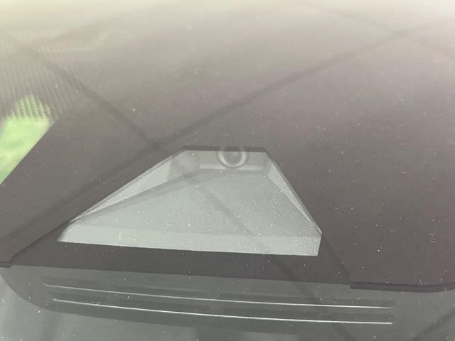 【トヨタセーフティセンス】走行中に前方の車両等を認識し、衝突しそうな時は警報とブレーキで衝突回避と被害軽減をアシスト。より安全にドライブをお楽しみいただけます。
