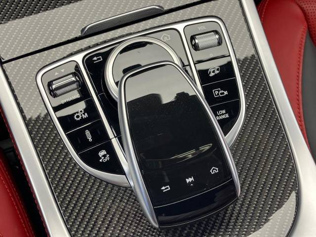 気になる箇所や、画像のリクエストなどお気軽にオートステージ堺のプレミアムカー専門スタッフにお問い合わせください。TEL：072-224-4908