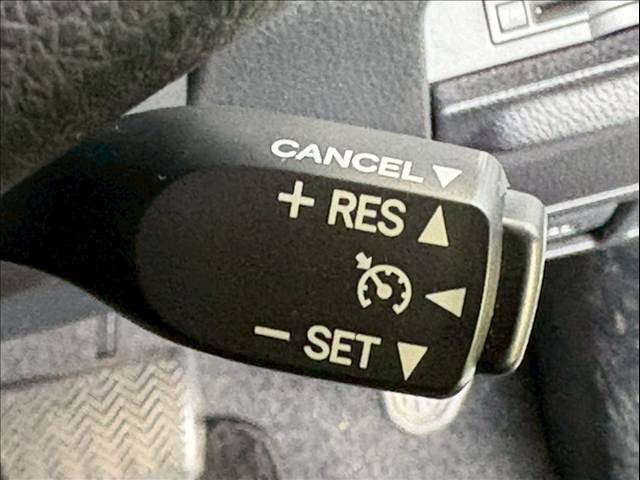 【クルーズコントロール】アクセルペダルを踏まずに設定した車速を保つ事が出来ます。高速運転やロングドライブで活躍します。