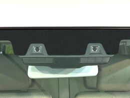 【スズキ　セーフティサポート】走行中に前方の車両等を認識し、衝突しそうな時は警報とブレーキで衝突回避と被害軽減をアシスト。より安全にドライブをお楽しみいただけます。