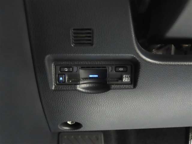 ETC！料金所も止まる事無くスイスイです！窓を開ける必要も無いので雨や花粉、排気ガスの浸入もありません！今や必需品ですネ！