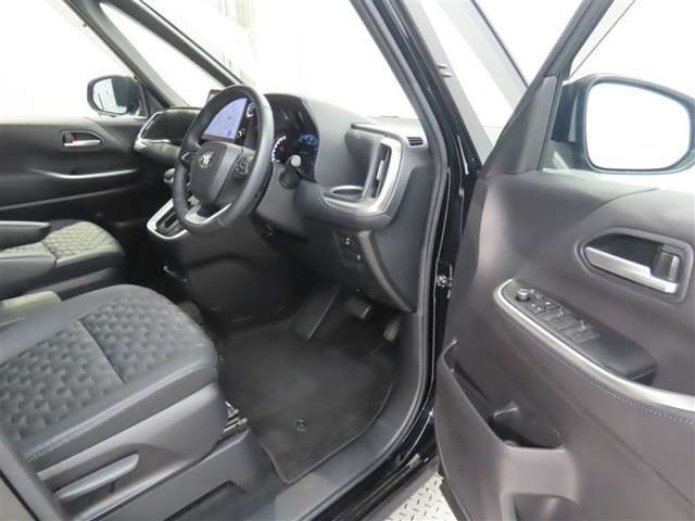 【禁煙車の定義】当店の定義・・・☆タバコ臭くない事☆コゲがない事☆灰皿等の喫煙器具が未使用の事　以上3項目をクリアした場合【禁煙車】と表示します。（現状を表しています。過去の事は、断定できません。）