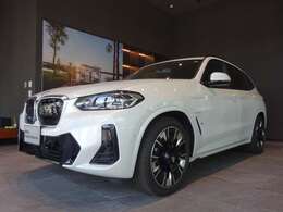 弊社のお車をご覧頂き、ありがとうございます。弊社はBMW正規販売店でございますので、ご納車前点検、お車の保証も車両価格に含まれており、ご納車後も安心してお乗り頂けます。全国にご納車が可能でございます。