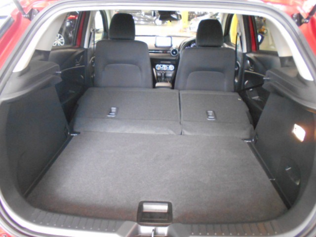 リアシートを倒せば広々荷室の出来上がり♪アレンジ次第でさまざまな荷物が積み込めますよ。