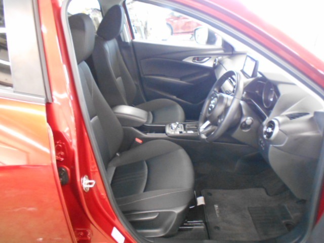 すわり心地の良い運転席・助手席です。長時間のドライブの疲れ軽減に貢献します。どうぞ快適なドライブを♪