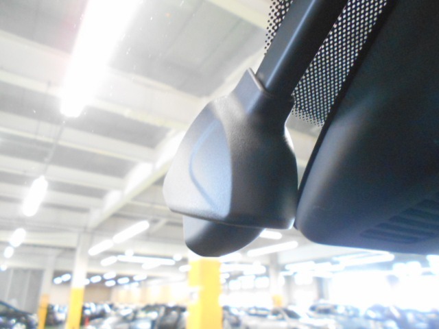 『ドライブレコーダー』動画を残すことで万が一の事態に遭遇した時の必須アイテムです！急ブレーキ・急ハンドルが起こった際、自動で記録が上書きされずに保存され、後でPC等で確認出来ます。