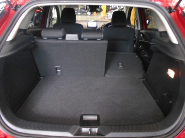 リアシートは6：4の分割可倒式で荷物に合わせて積み込み可能です★シートアレンジ次第でさまざまな大きさの荷物の積み込みが可能です♪
