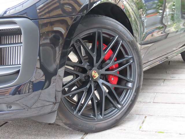 ●21インチRS Spyderデザインホイール(マットブラック塗装)●レッドブレーキキャリパー
