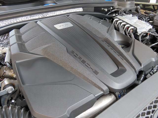 ●2.9リッターV型6気筒ツインターボエンジン