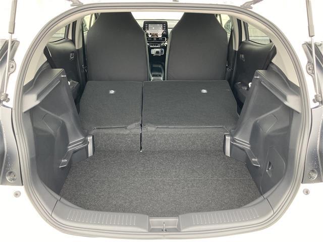 【ラゲッジスペース】リアシートを倒せばこの大容量！！ダンボールなどの大きい荷物も釣り具などの長尺物まで様々載せられそうです！！