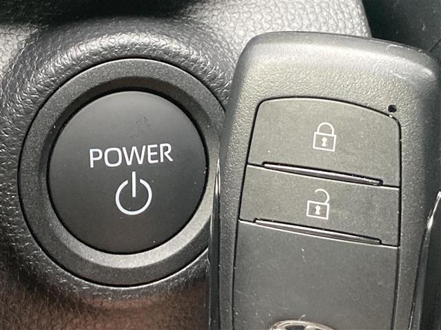 【　スマートキー・プッシュスタート　】鍵を挿さずにポケットに入れたまま鍵の開閉、エンジンの始動まで行えます。