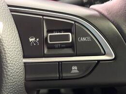 【アダプティブクルーズコントロール】高速道路での長距離走行が楽に！！自動で速度を保つクルーズコントロールが、衝突軽減システムと連携し、前方の車両を感知して車間を保つように速度調節してくれます！！