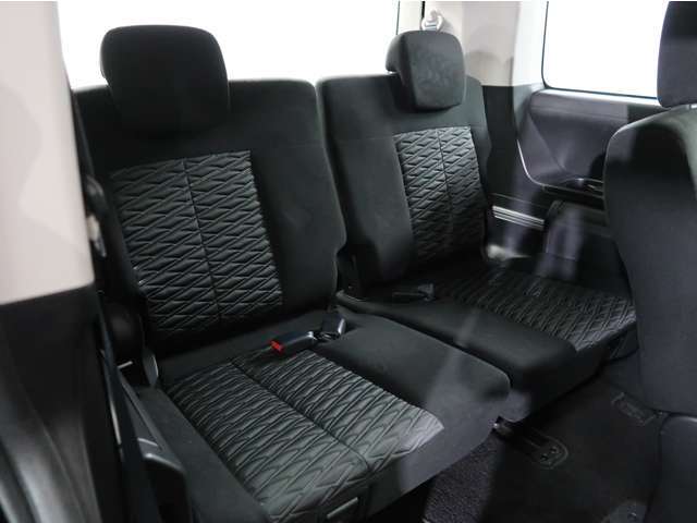 【3列目シート】5：5分割ベンチシート（リクライニング、横跳ね上げ式、ロングスライド機構）