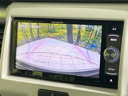 【バックカメラ】駐車時に後方がリアルタイム映像で確認できます。大型商業施設や立体駐車場での駐車時や、夜間のバック時に大活躍！運転スキルに関わらず、今や必須となった装備のひとつです！